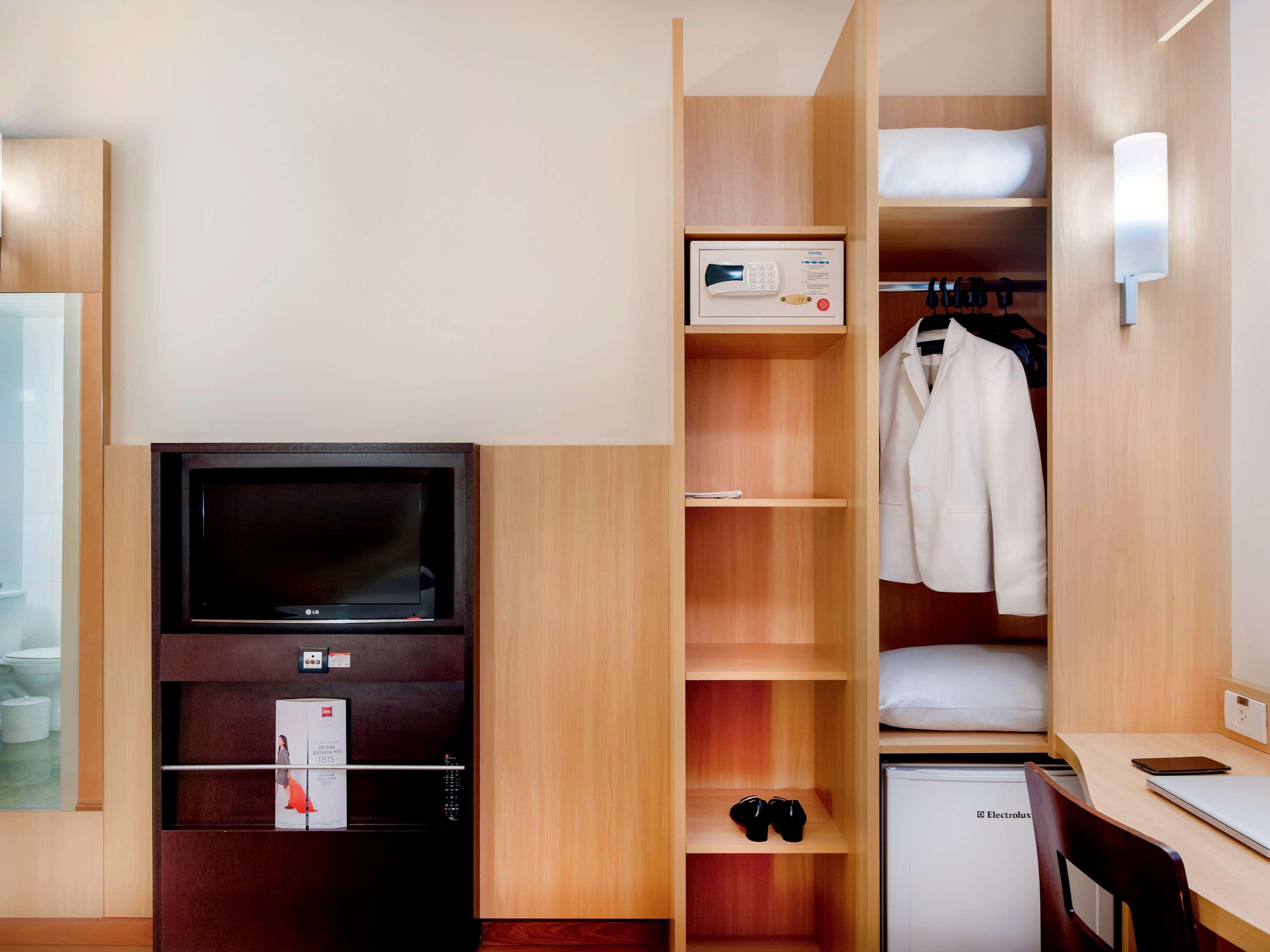 Hotel Ibis Curitiba Shopping Esterno foto