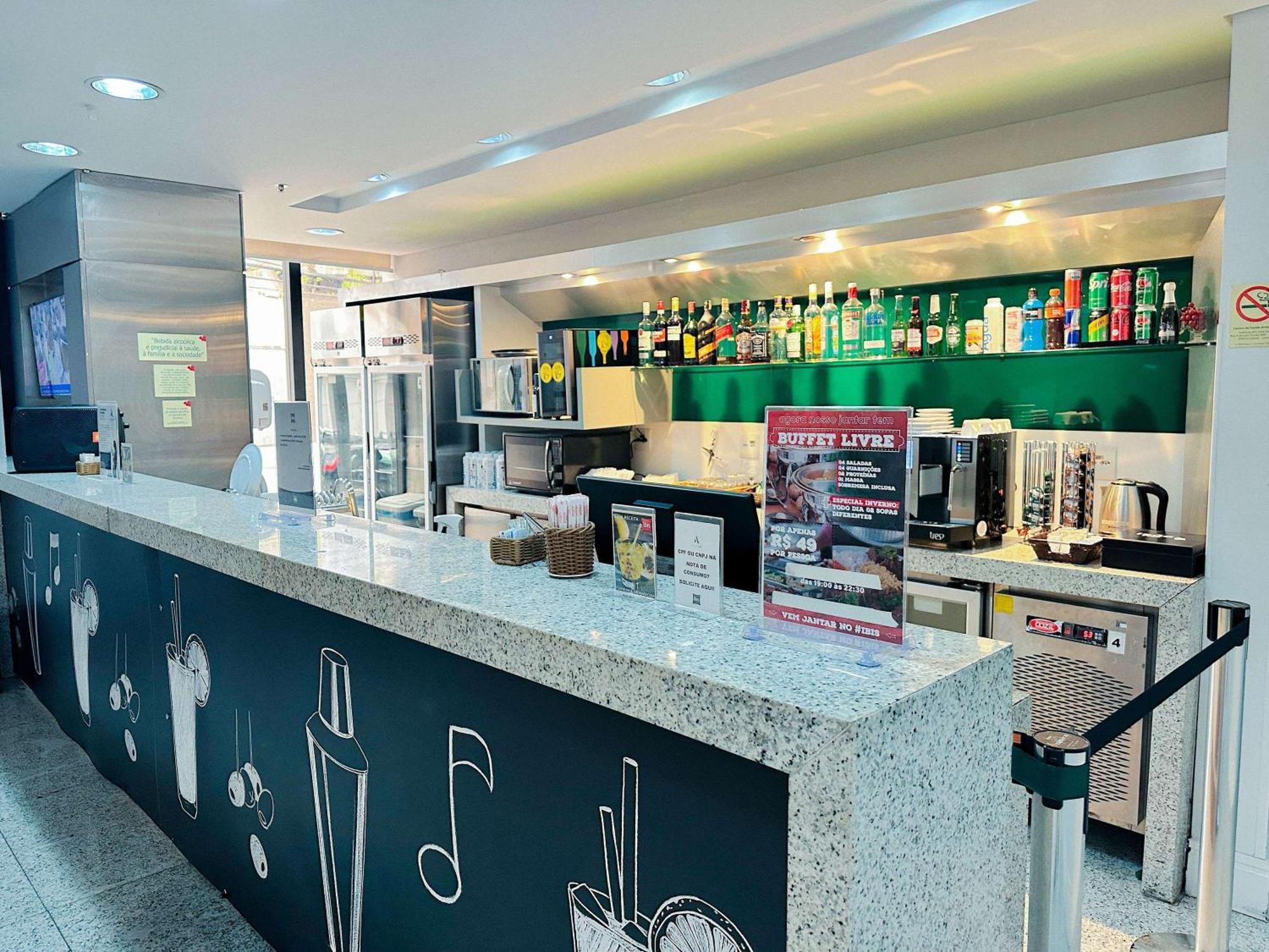 Hotel Ibis Curitiba Shopping Esterno foto